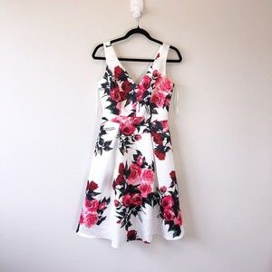 Modcloth Liza Luxe White Rose Print Fit and Flare Dress 50’s Style Small NWT’s